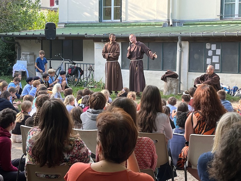 2-Manteau St Francois enseignement paroisse HouillesCarrières